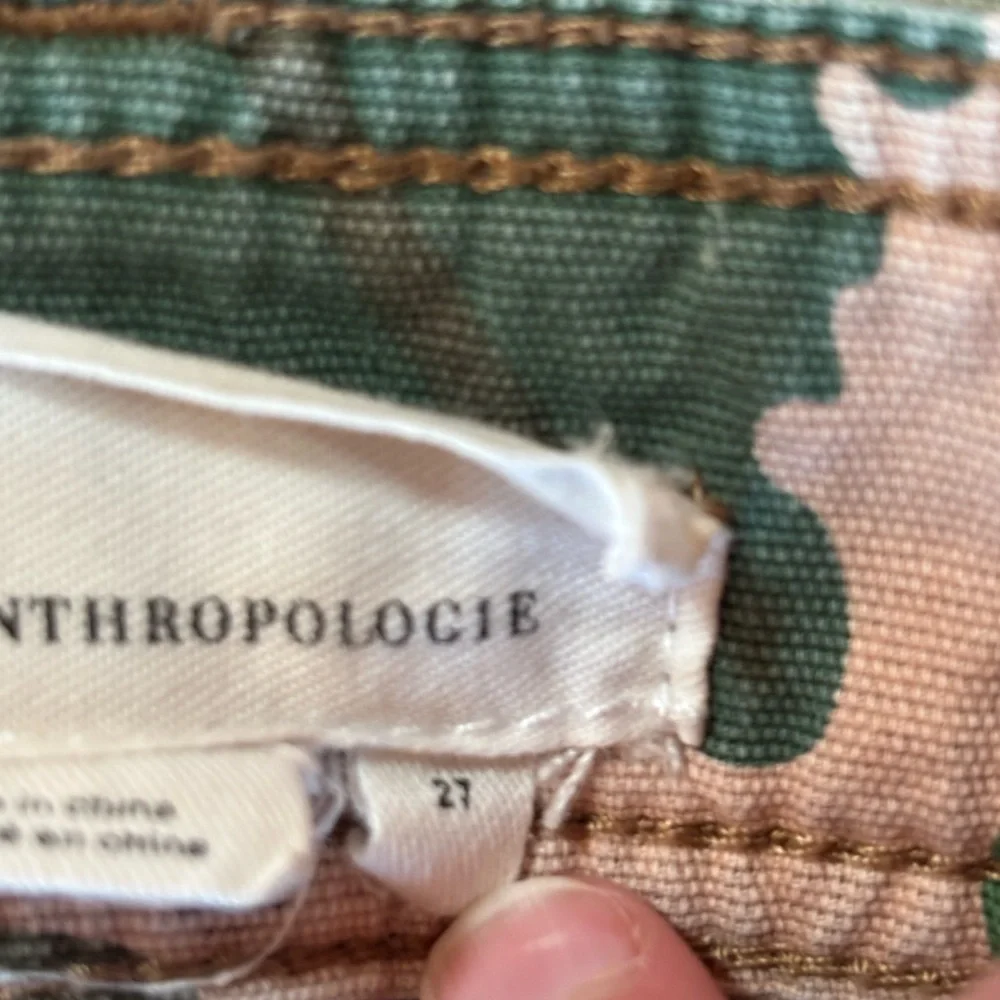 Anthro The Wanderer Camo Shorts, size 27